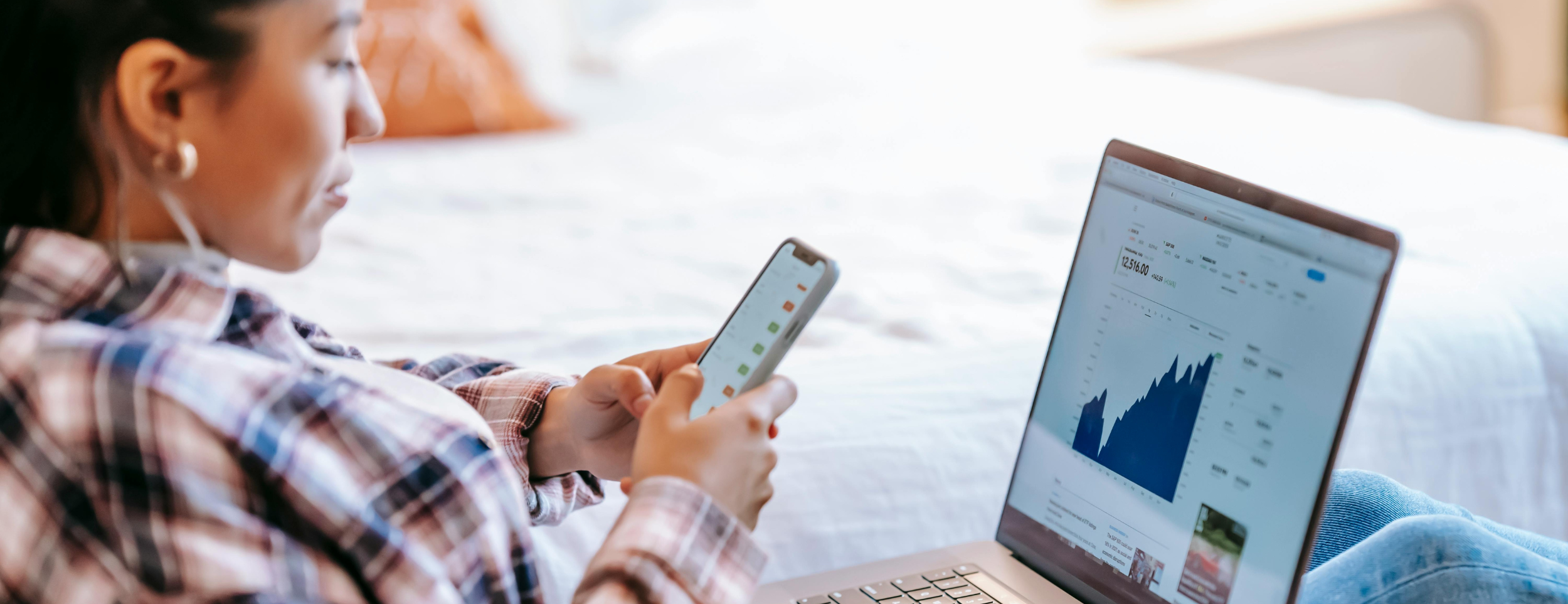 Image of a woman on her computer, maybe learning about google search console vs google analytics!